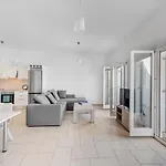Waterview Feriehus Kini