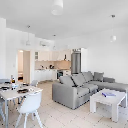 Waterview Semesterbostad Kini